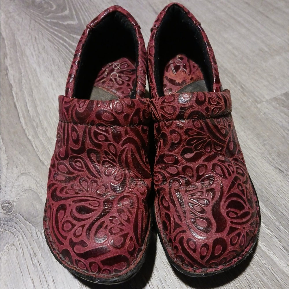 EUC Boc clogs maroon/black